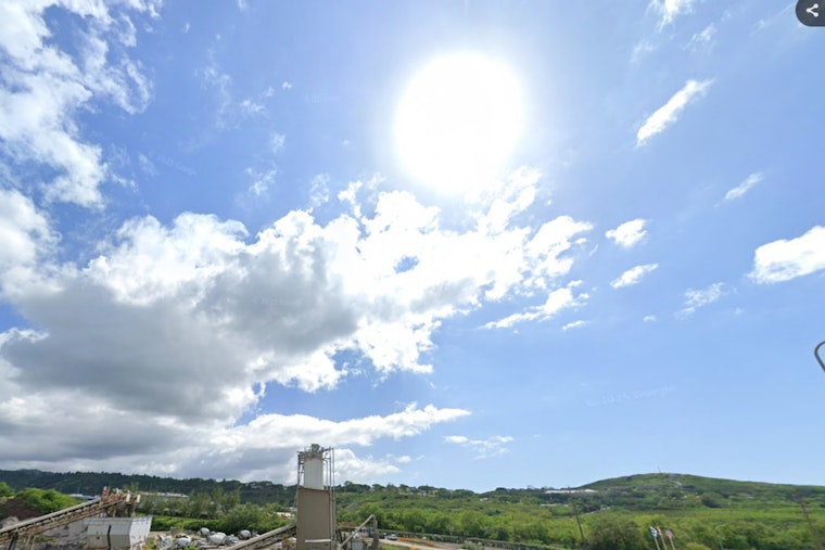 Honolulu Wakes To Whipping Trades As East Shore Surf Revs Up