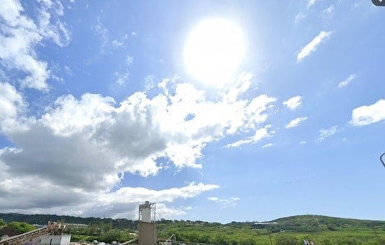Honolulu Wakes To Whipping Trades As East Shore Surf Revs Up