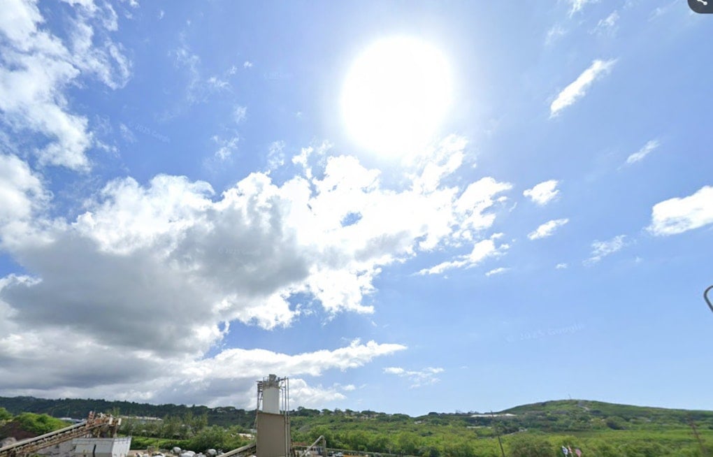 Honolulu Wakes To Whipping Trades As East Shore Surf Revs Up