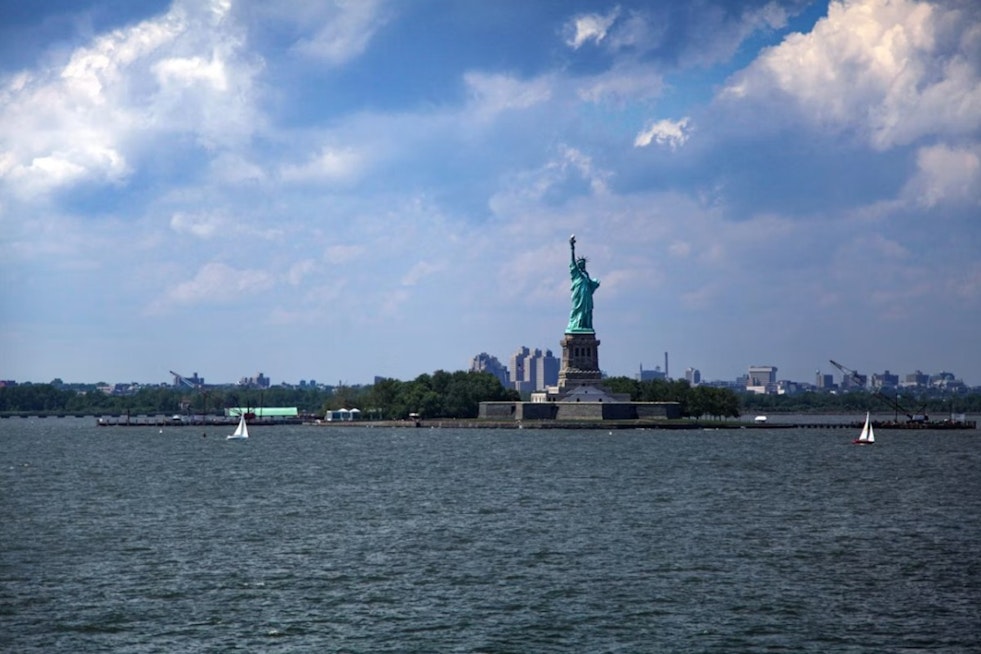 Hudson Hotspot Brings Manhattan Nightlife to a Party Barge off Ellis Island