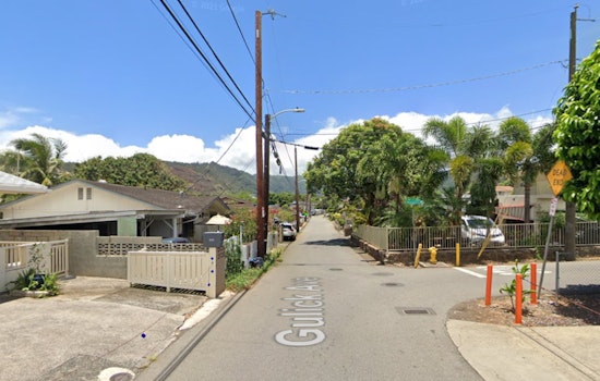 Kalihi Blaze Chaos As Firefighters Save Two People, Family Dogs On Gulick Avenue