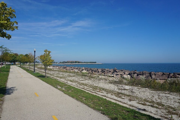 Lake Michigan Ice Bath Sends Holland And Ludington Beachgoers Running