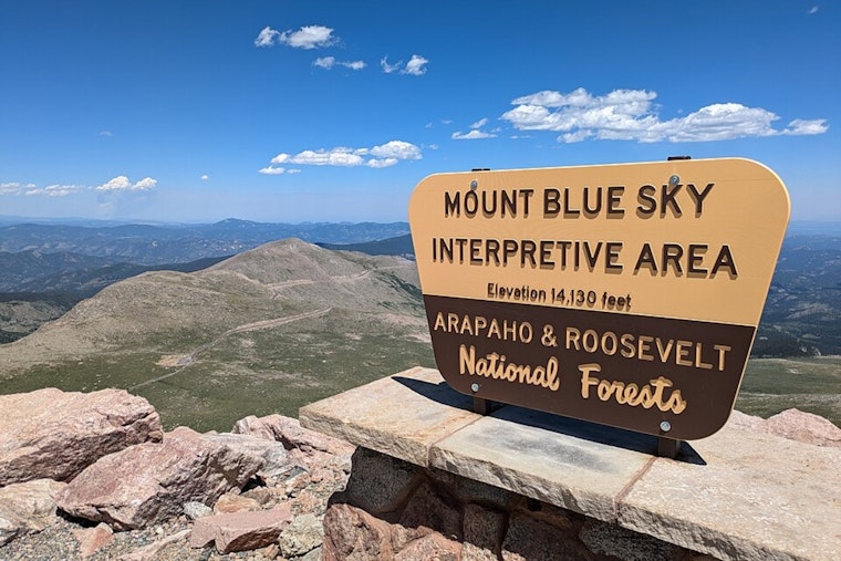 Lightning Blast On Mount Blue Sky Kills One, Injures Four At Summit