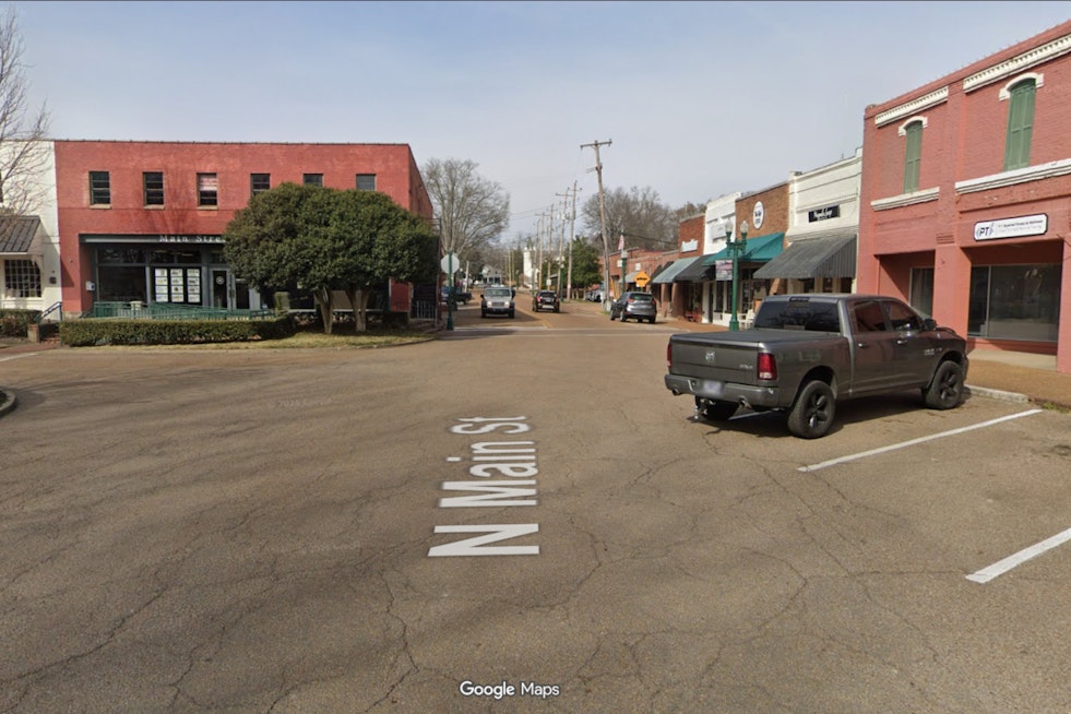 Live Wires Snarl Main Street Just Off Collierville Town Square