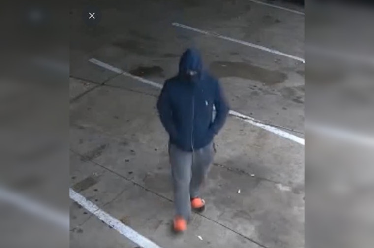 Memphis Police Hunt Suspect Who Robbed Highland Circle K