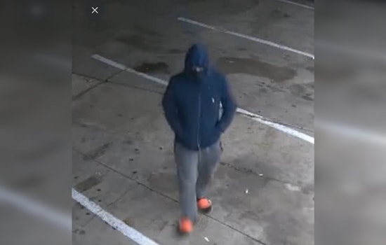 Memphis Police Hunt Suspect Who Robbed Highland Circle K