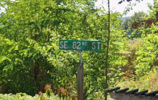 Mercer Island Blaze Forces Fire Crews Into Defensive Battle