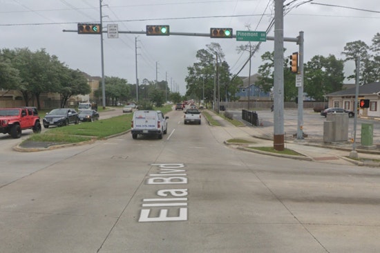 Midnight Ella Smashup in Northwest Houston Kills Woman, Critically Injures Driver