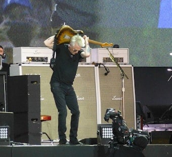 Pearl Jam Guitar Hero Brings Farewell To Seasons Home To Pike Place