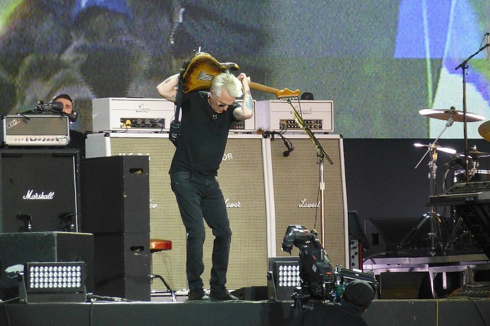 Pearl Jam Guitar Hero Brings Farewell To Seasons Home To Pike Place