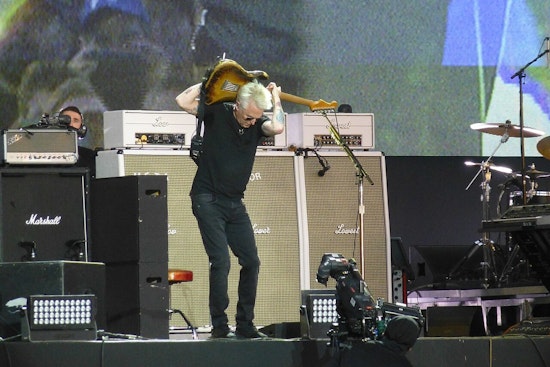Pearl Jam Guitar Hero Brings Farewell To Seasons Home To Pike Place