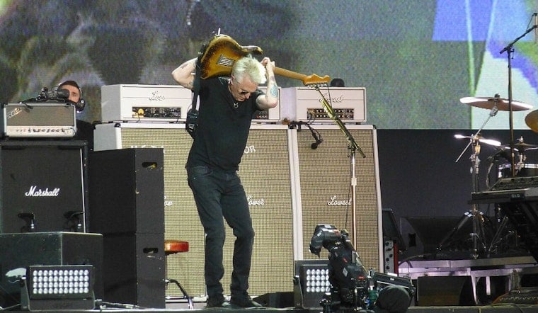 Pearl Jam Guitar Hero Brings Farewell To Seasons Home To Pike Place