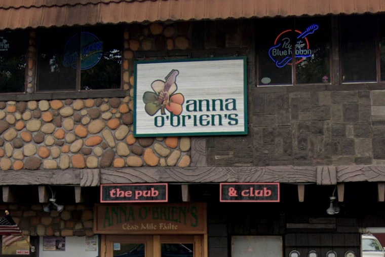 Moiliili Bar Legend Gets Rock-Star Reboot From Local One-Man Band