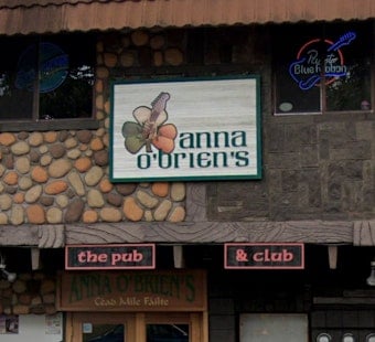 Moiliili Bar Legend Gets Rock-Star Reboot From Local One-Man Band
