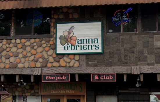 Moiliili Bar Legend Gets Rock-Star Reboot From Local One-Man Band