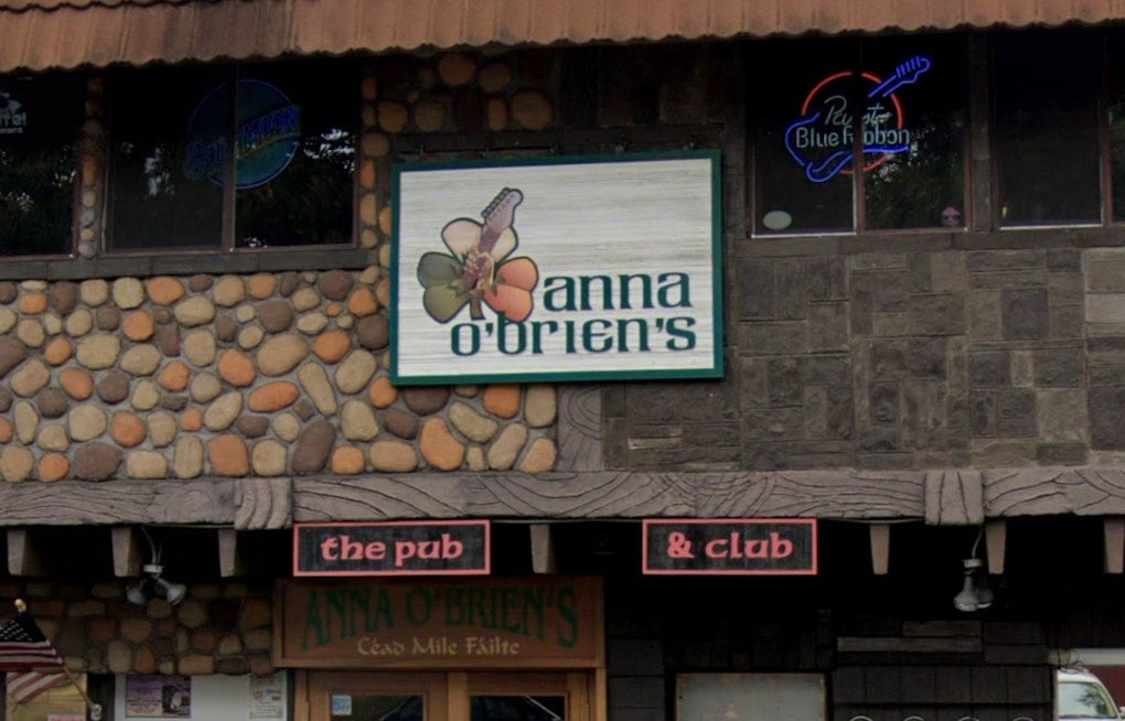 Moiliili Bar Legend Gets Rock-Star Reboot From Local One-Man Band
