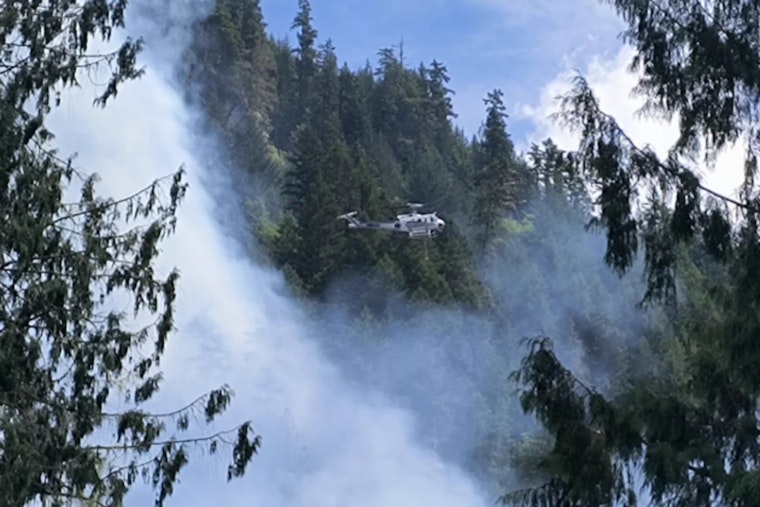 Mountain View Fire Licks SR 530 As Rockport Traffic Keeps Moving