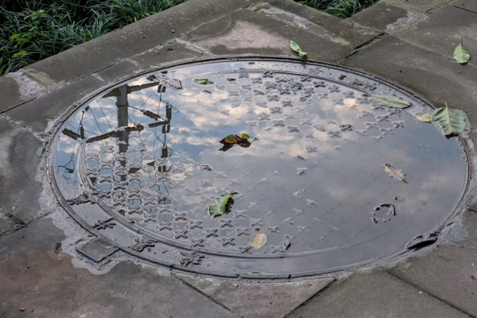 Myers Park ‘Geyser’ Manhole Has Condo Tenants Fuming Over Flood Fix