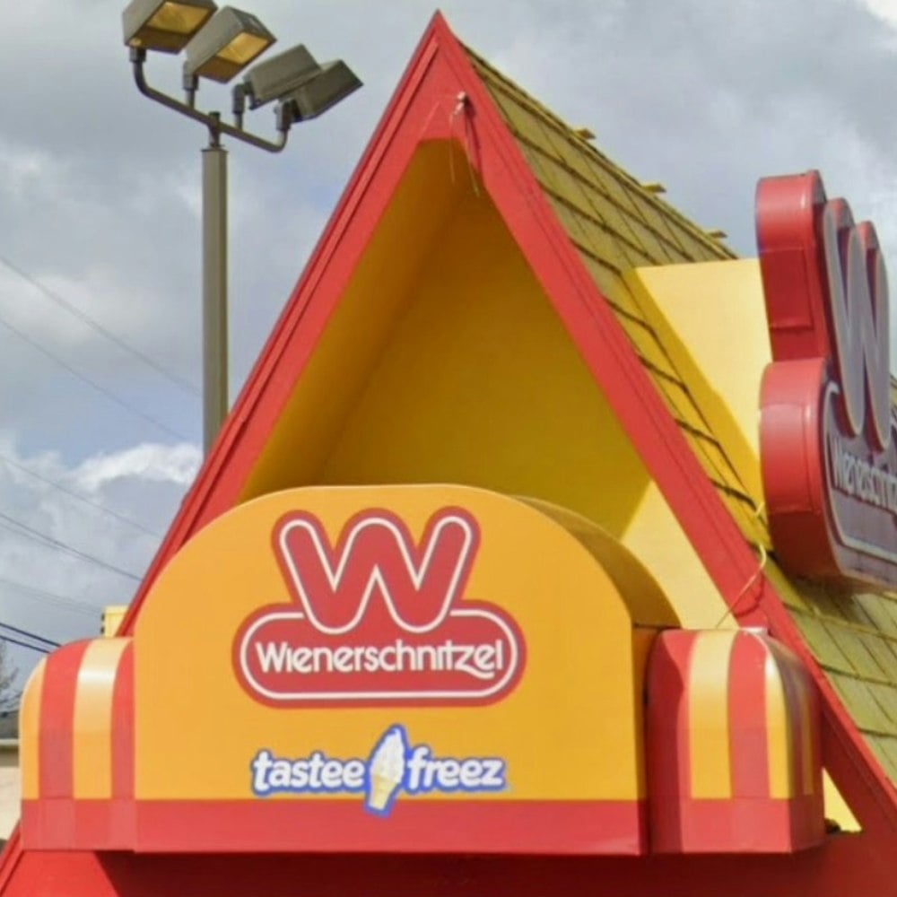 Navy Base Goes To The Dogs As Wienerschnitzel Lands In San Diego