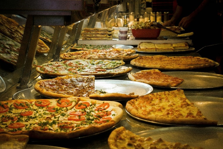 New York Slice Invasion Hits Woodland Hills' Valley Country Market