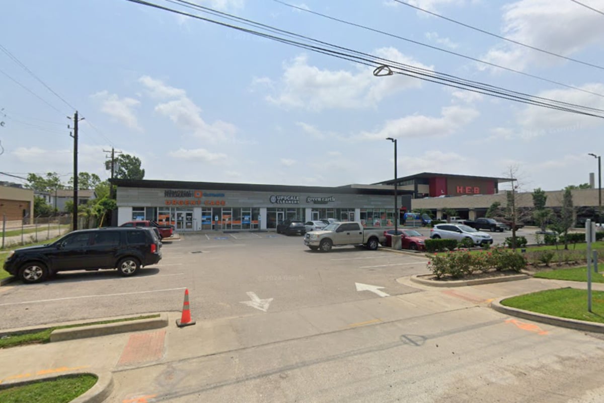 NYC Landlords Snag Heights Strip Center in Bidding War Across From New H‑E‑B
