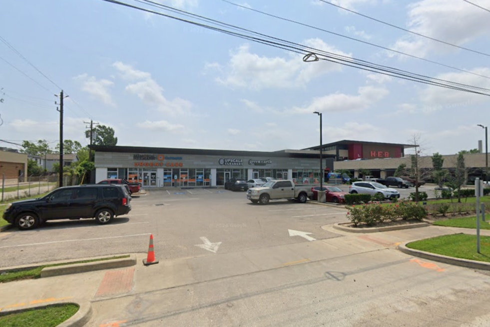NYC Landlords Snag Heights Strip Center in Bidding War Across From New H‑E‑B