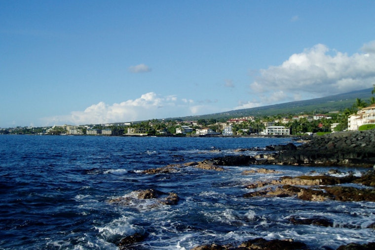Offshore Jolt Rattles Kona Coast, Spares Big Island a Tsunami Scare