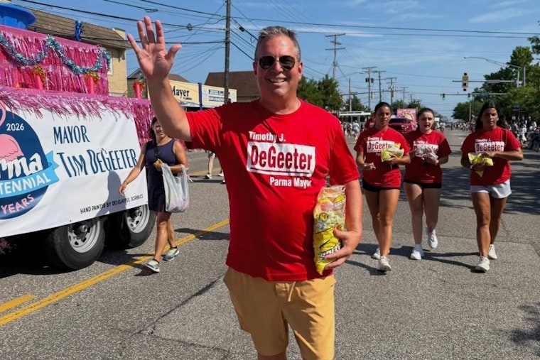 Parma Packs Ridge Road As Bicentennial Blowout Parade Draws 40,000