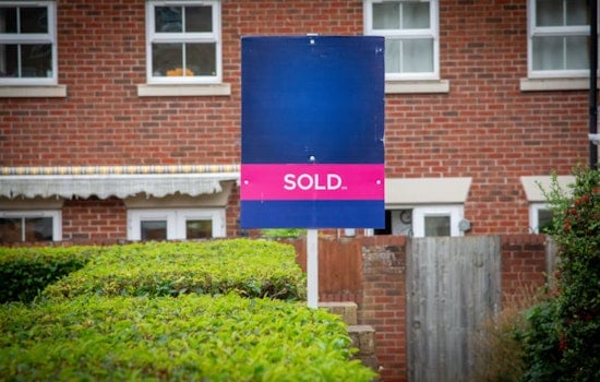 Phoenix Home Hunters Storm Market as Prices Stall