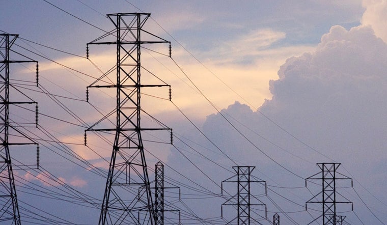 Quebec Power Lifeline To NYC Blinks Out As Heat Bakes City