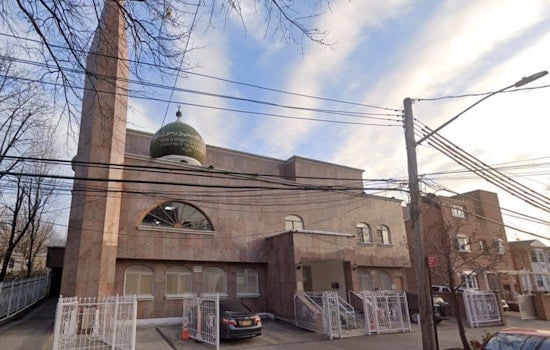 Queens Worshippers Tackle Masked Man Who Brandished BB Pistol At Flushing Mosque