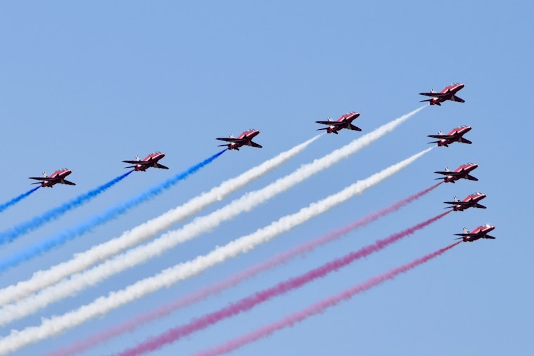 Red Arrows Rattle Beacon Hill with Roaring State House Flyover