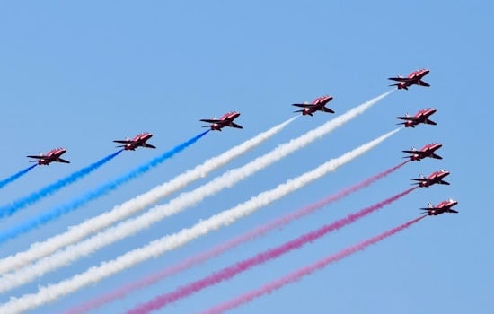 Red Arrows Rattle Beacon Hill with Roaring State House Flyover