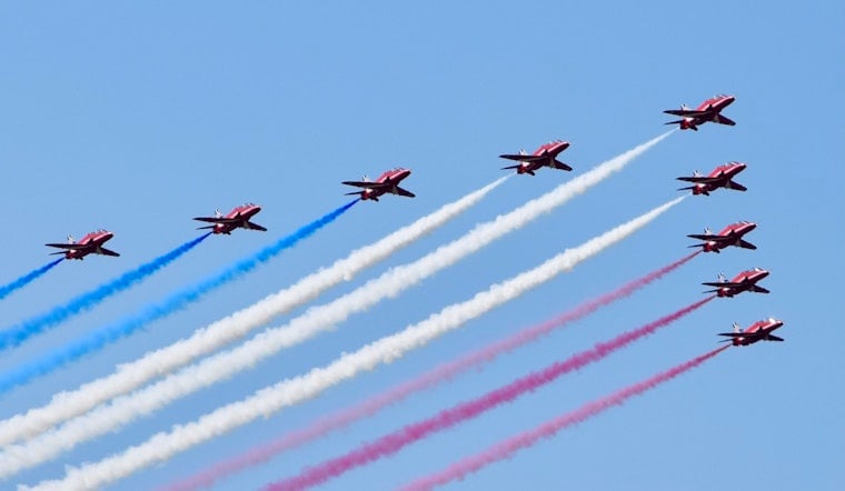 Red Arrows Rattle Beacon Hill with Roaring State House Flyover