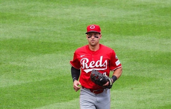 Reds Rocked As Spencer Steer’s Wrist Woe Shakes Up Cincy Lineup