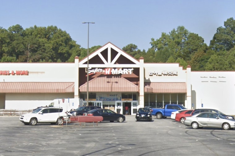 Riverdale Cops Hunt Duo Seen On Camera Before Super H Mart Car Blaze