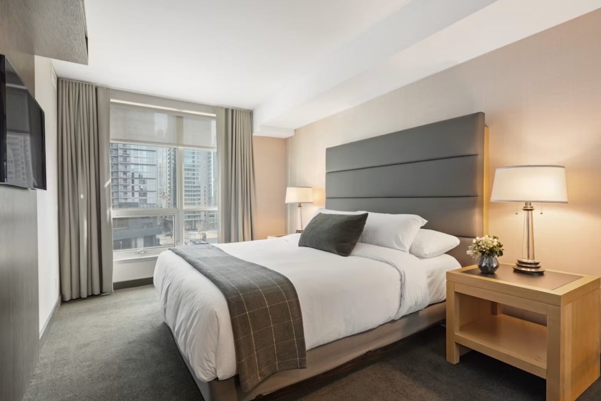 hoodline.com - Eileen Vargas - San Francisco Hotels Pack In Suits Midweek, Scramble On Weekends