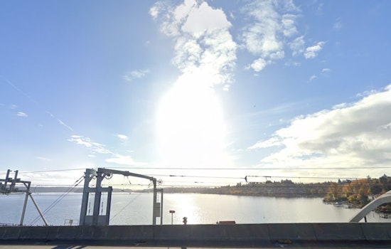 Seattle Shakes Off Gloomy Start As Sun Pops And Seas Turn Rough