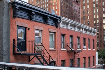 Six-Figure Rents Turn Manhattan's Priciest Pads Into a Bidding Brawl