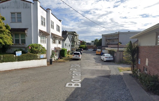 Smoke And Sirens On Bonair, West Seattle Apartment Fire Triggers Evacuations