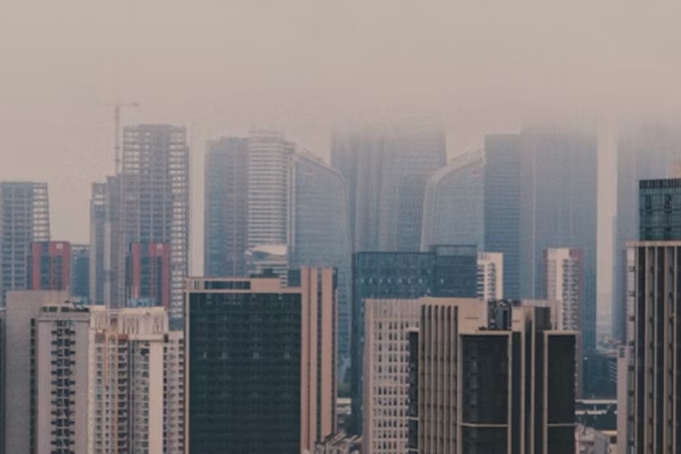 Smoky Sunrise, Stormy Finish as Miami Sweats Through Post-Fourth Hangover