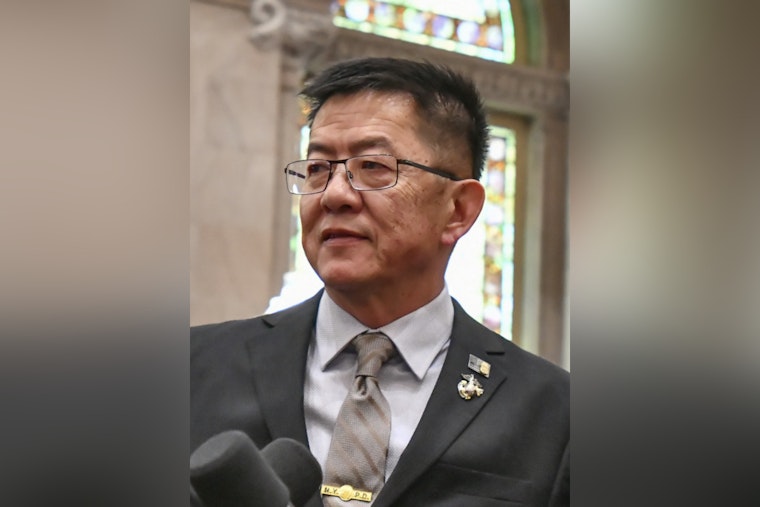 South Brooklyn Senator Wades Into Bloody Street Brawl With Knife on Pavement