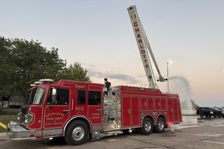 South Charlotte Block Choked With Smoke as Engine 39 Races In