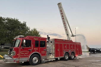 South Charlotte Block Choked With Smoke as Engine 39 Races In