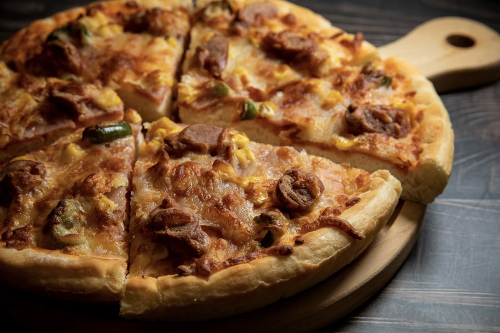 Stretch Pizza Ghosts Flatiron Regulars, Pours Its Dough Into Domino Park