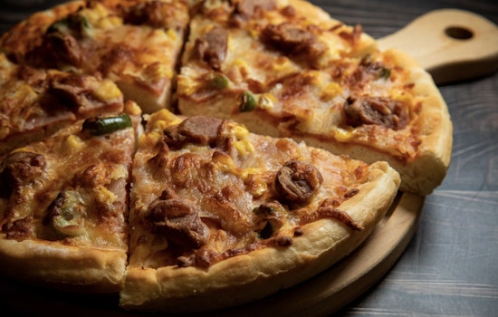 Stretch Pizza Ghosts Flatiron Regulars, Pours Its Dough Into Domino Park