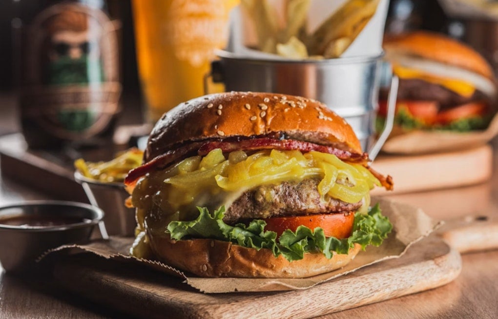 Talkin' Tacos Cousins Bring Neon Burger Bash To Gate Parkway
