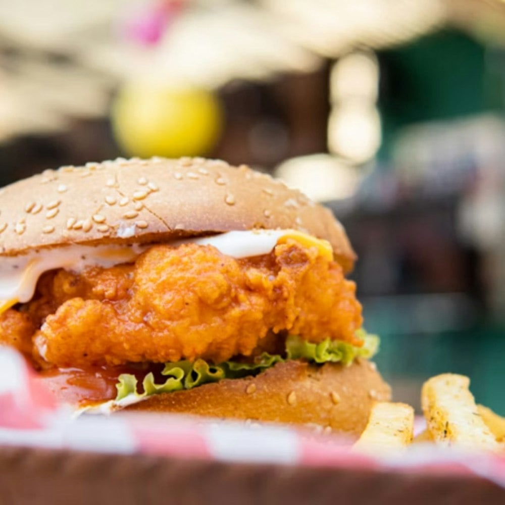 Texas Hot-Chicken Chain Plots Phoenix Takeover, Wants Local Bosses