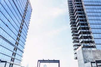 Texas Landlord Snaps Up Lincoln Park High-Rise For $125 Million