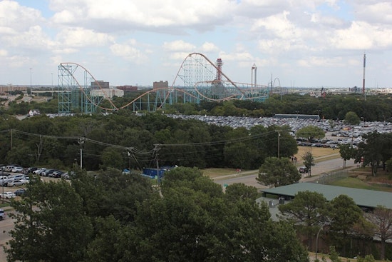 Texas Thrill Ride Turns Standstill: Six Flags' New Mega Coaster Stalls Midair